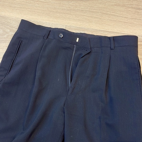 Hugo Boss Wool Suit (rarely worn) - Picture 9 of 14